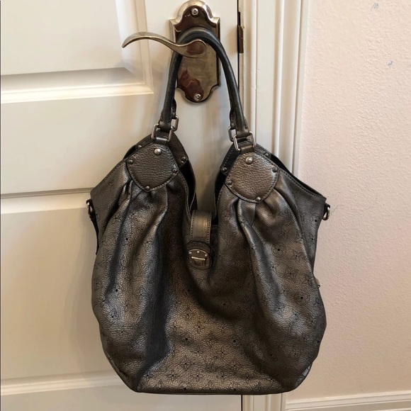 🌸SOLD🌸 Louis Vuitton Mahina Metallic Pewter GUC - Picture 3 of 8